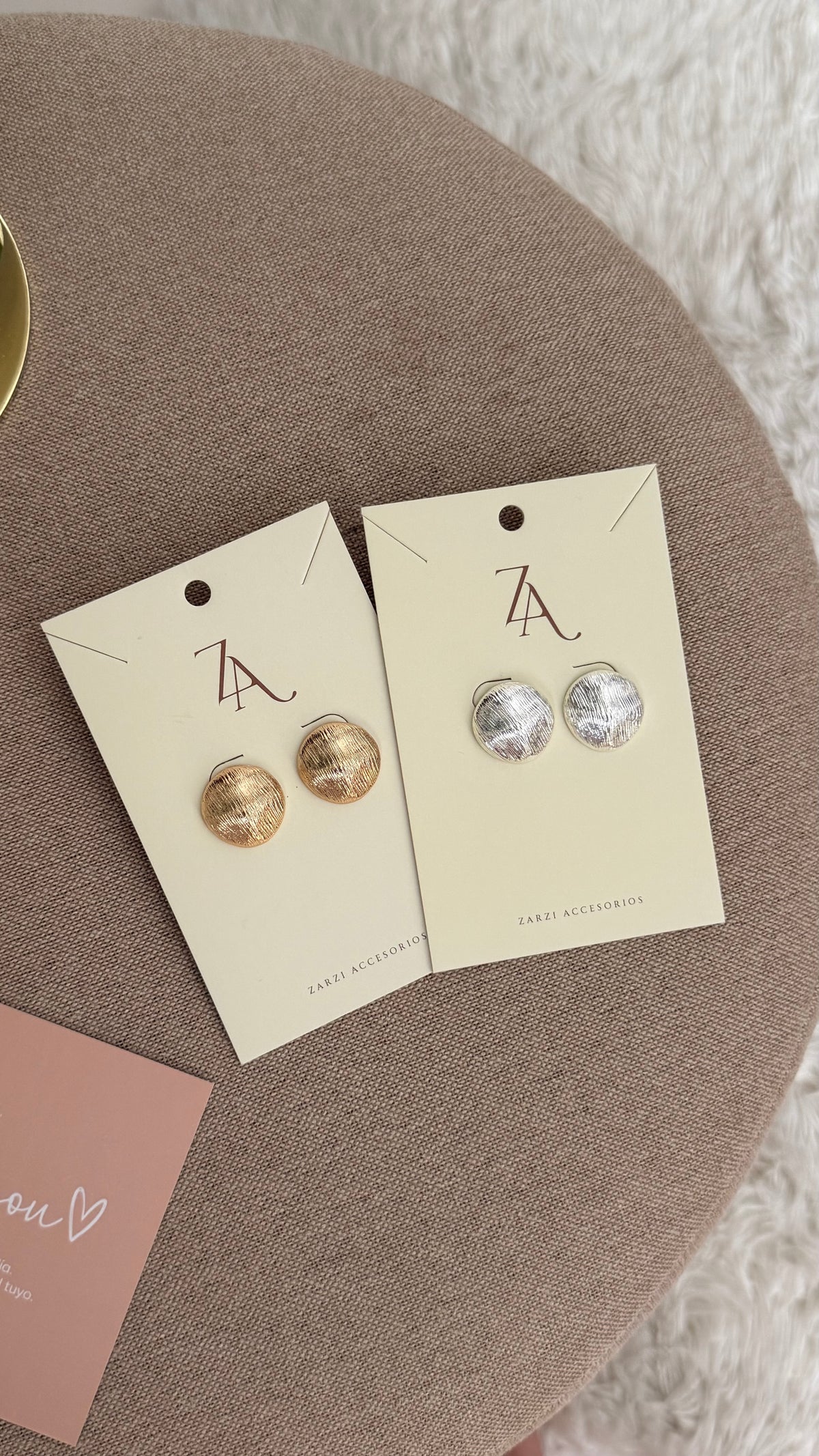 Aretes redondos elegantes