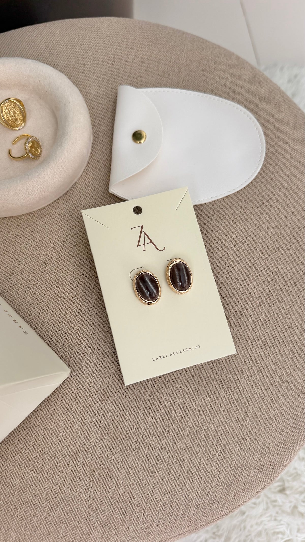 Aretes medianos café