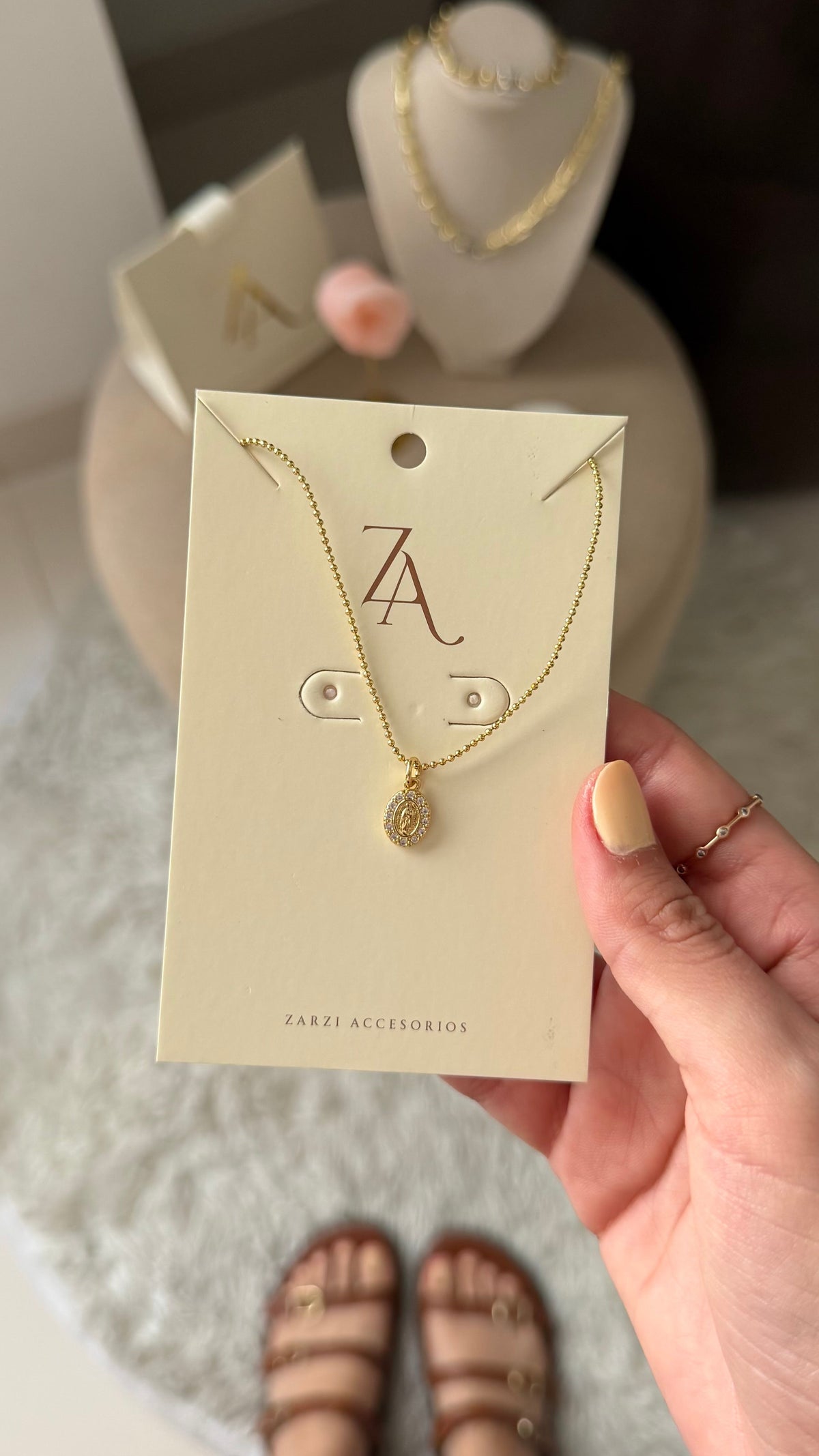 Cadenita mini virgencita