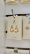 Aretes dorados elegantes