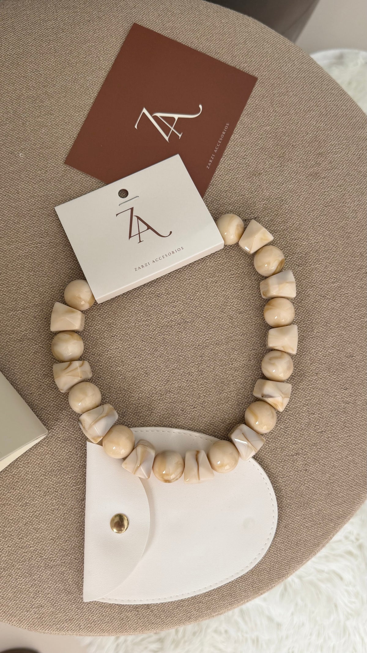 Nuevo collar beige