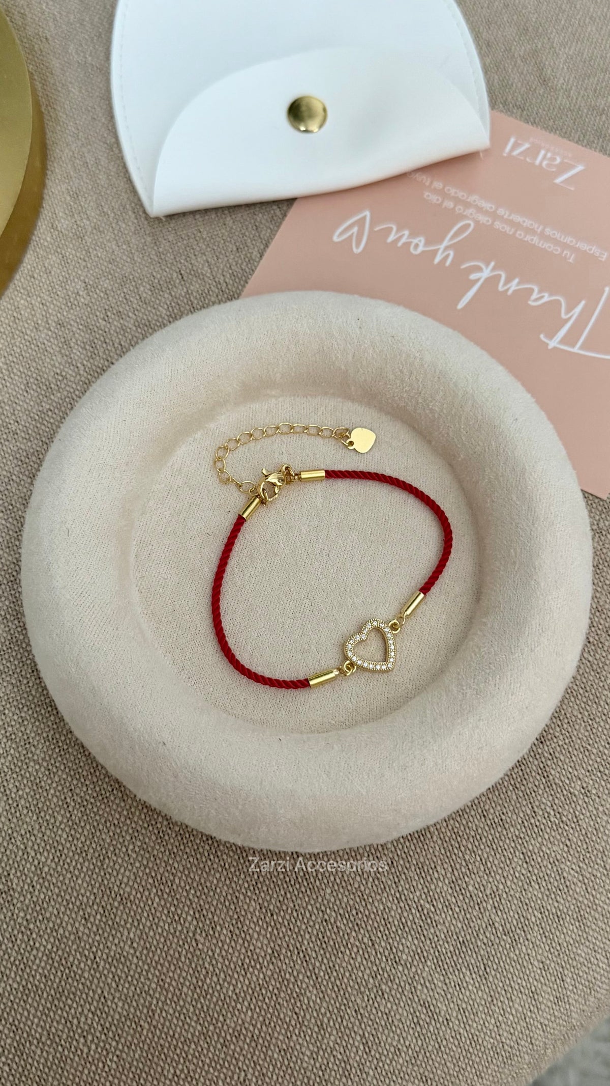 Pulsera de hilo rojo