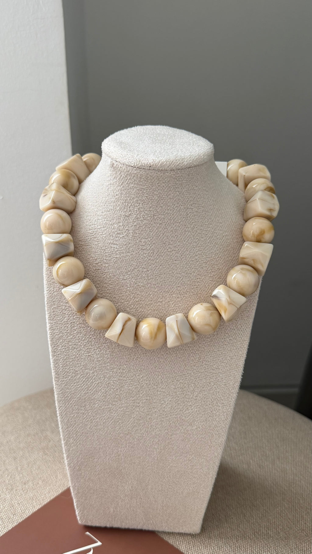 Nuevo collar beige